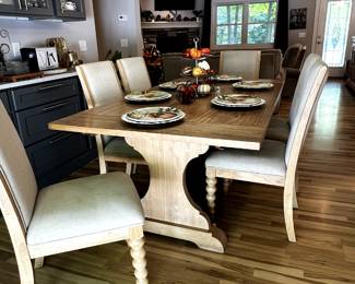 $850 FOR IMMEDIATE PURCHASE! 
LIBERTY FURNITURE HARBOR VIEW TRESTLE DINING TABLE WITH 6 CHAIRS & 2 LEAFS.
** PLEASE MESSAGE or CALL FOR ADDITIONAL PHOTOS, CONDITION & PAYMENT OPTIONS 817-851-4177