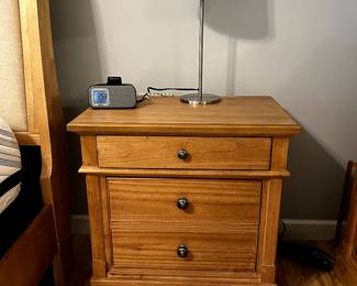 $2300 
TOP QUALITY LIBERTY FURNITURE - HARBOR VIEW - 5 PC KING SIZE BEDROOM SET 
INCLUDING KING SLEIGH BED, MATTRESS BY SERTA ICOMFORT SAVANT III, DRESSER WITH MIRROR, CHEST OF DRAWERS AND 2 NIGHTSTANDS.  BEAUTIFUL SET!!

NORMAL AVERAGE WEAR. SLIGHT SMALL STAIN ON MATTRESS 
** PLEASE MESSAGE or CALL FOR ADDITIONAL PHOTOS, CONDITION & PAYMENT OPTIONS 817-851-4177
