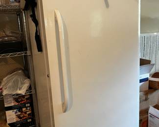 UPRIGHT FREEZER