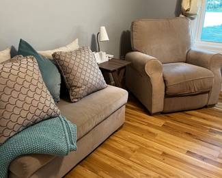 MOTION MOTOR RECLINING CHAIR.  STORAGE OTTOMAN AS IS