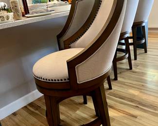 $600 SET OF 4 FOR IMMEDIATE PURCHASE 
LIBERTY FURNITURE SET CHARLESTON BARSTOOLS 26" 
Normal usage wear
** PLEASE MESSAGE or CALL FOR ADDITIONAL PHOTOS, CONDITION & PAYMENT OPTIONS 817-851-4177