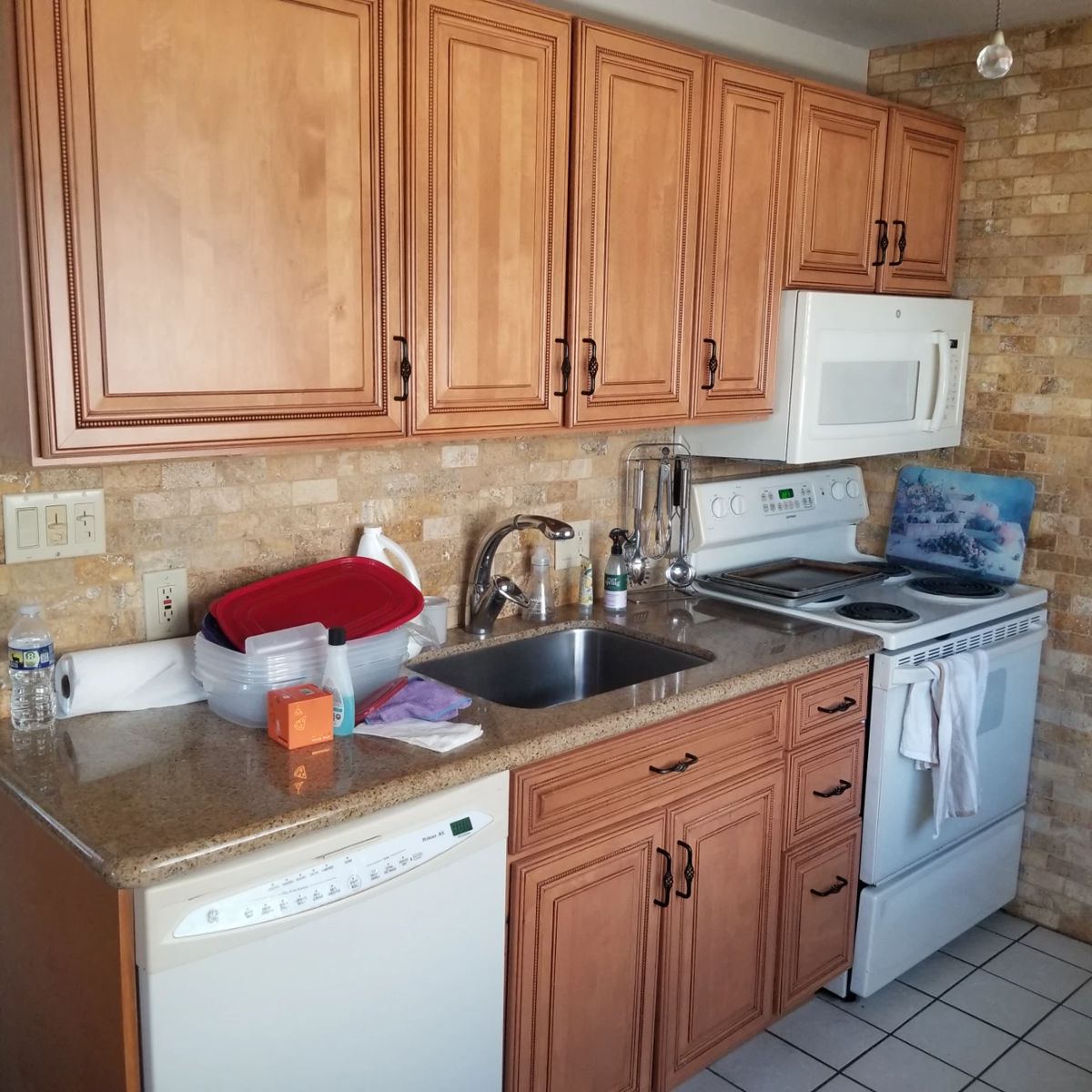 Nice kitchen cabinets - perfect for a condo or apartment