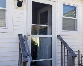 Larsen storm door