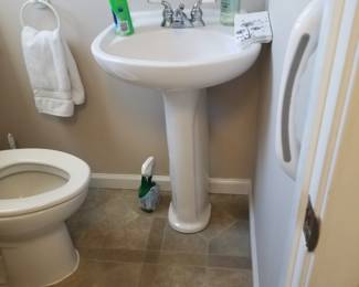Pedestal sink