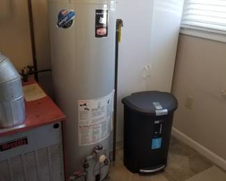 40-gallon natural gas hot water heater
