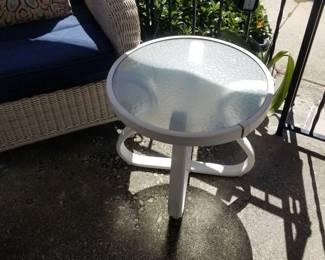 Cocktail table