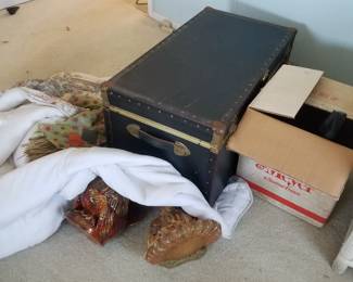 Trunk; ceramic turkey decor