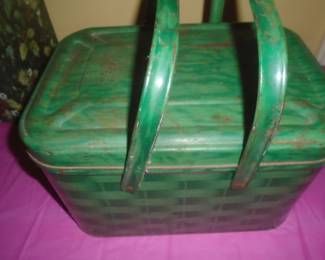 metal picnin basket