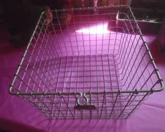 Wire gymnasium locker basket