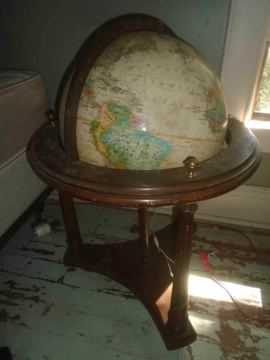 Floor globe