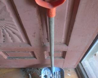childs smow shovel (Mickey Mouse)