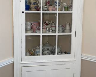 Corner cupboard