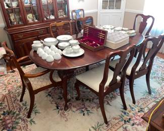 Cresent Manufacturing 9-pc dining set
