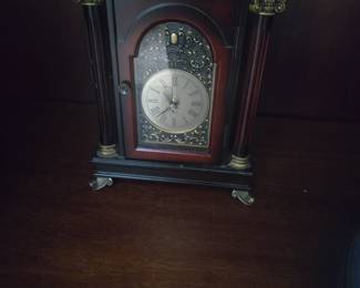 Mantel clock