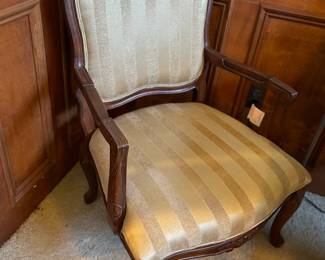 Accent chair