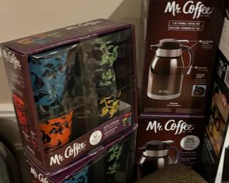 Coffee mugs, coffee carafes