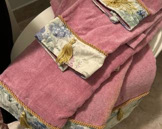 Accent towels