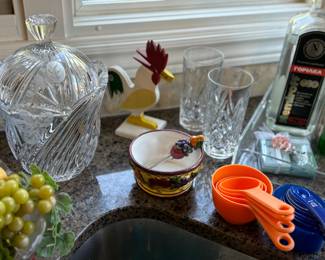 Crystal, measuring cups