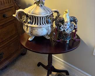 Accent table