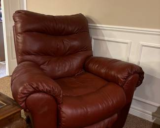 Very nice comfortable leather recliner