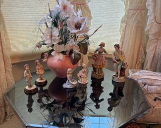 Vintage mirrored table, figurines
