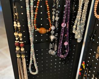Jewelry, necklaces