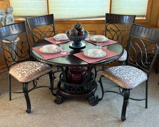 Beautiful sun room / dining table