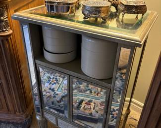 Mirrored cabinet