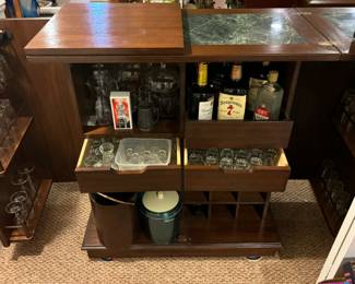 Vintage rollable bar