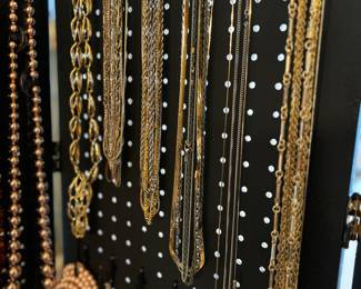 Jewelry, necklaces