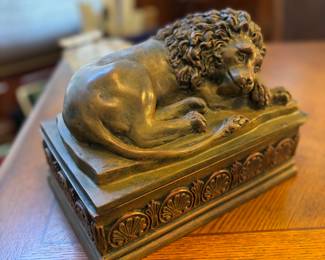 Lion trinket box