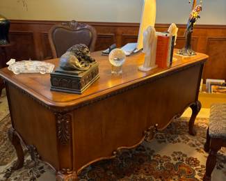 Elegant, petite desk