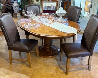 Elegant kitchen table