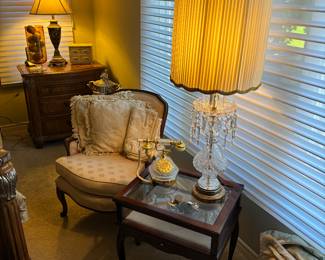 Accent chair, table, crystal lamp