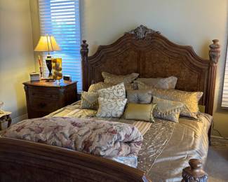 Beautiful king bed / frame