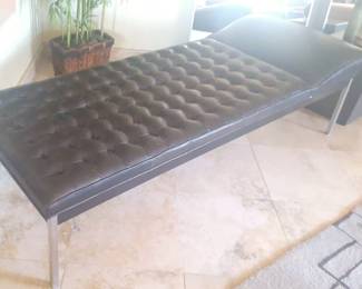 Vintage chaise lounge