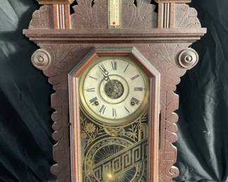 Lot # : 375 - Wood wall clock with key