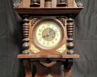 Lot # : 376 - Wood wall clock