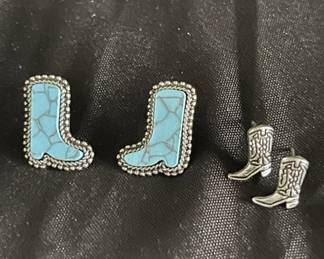 Lot # : 700 - Costume boot earrings lot