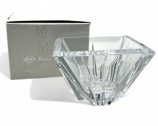 Lot # : 593a - Lenox Crystal ovations crosswinds 9” square bowl