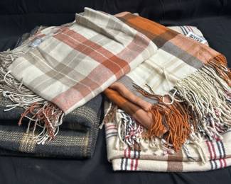 Lot # : 521a - 5 Autumn colored throw blankets