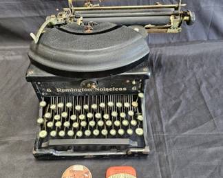 Lot # : 571 - Antique Remington Noiseless typewriter, as is