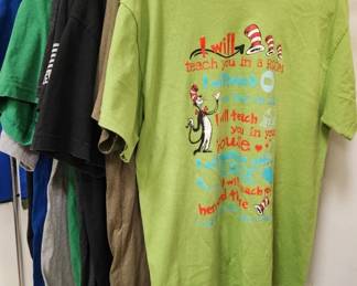 Lot # : 656 - 9 Men's shirts various designs & sizes