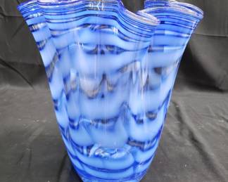 Lot # : 724 - Royal Gallery art glass vase