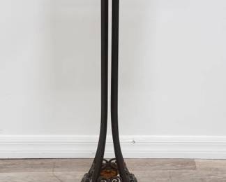 Lot # : 42 - Iron plant stand