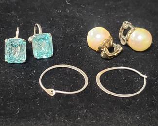 Lot # : 731 - 3 Pairs of sterling silver earrings