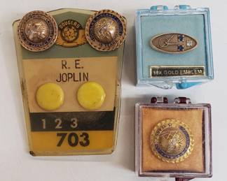 Lot # : 67 - 10k gold & diamonds pins