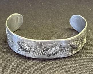 Lot # : 534 - Vintage hand metal bracelet