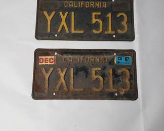 Lot # : 576 - Set of 2 license plates