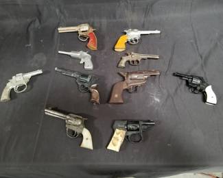 Lot # : 392 - Group of vintage replica toy revolvers & pistols